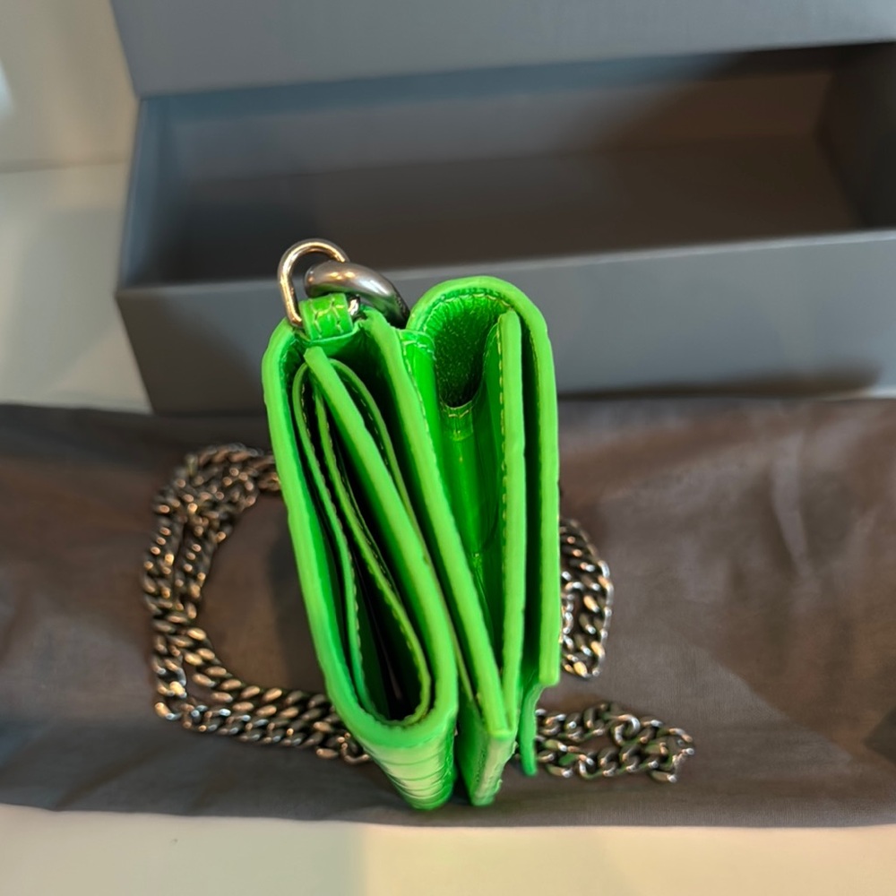 Balenciaga croc embossed Leather Minaudiere with chain - Picture 3 of 7